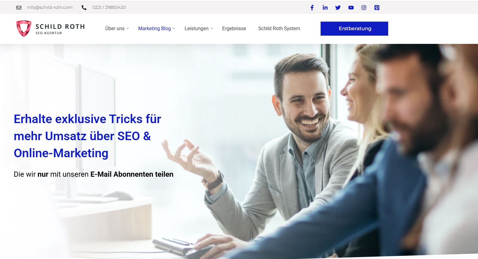 Website von Schild Roth mit Telefonnummer neben der E-Mail-Adresse über dem Menü